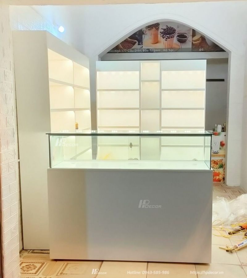 Tủ Trưng Bày Bán Hàng 1 Tủ trưng bày sản phẩm bằng gỗ