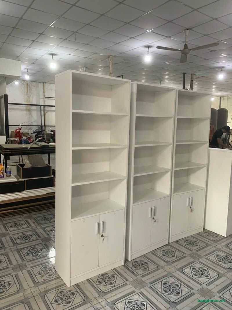Tủ Trưng Bày Màu Trắng 4 Tủ trưng bày dạng hiện đại